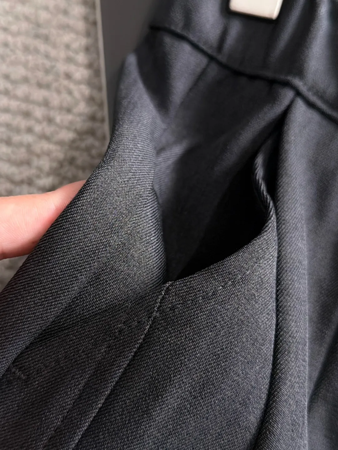 Next day shipment P195 Balenciaga High Quality 2026 Autumn and Winter New Arrival elastic band casual pants, counter-customized fabrics, Breathable, high comfort, impeccable details, brand element design concept, reflecting high quality. It feels delicate and soft! It presents a casual cut and the upper body shape is great! Sizes:S-3XL